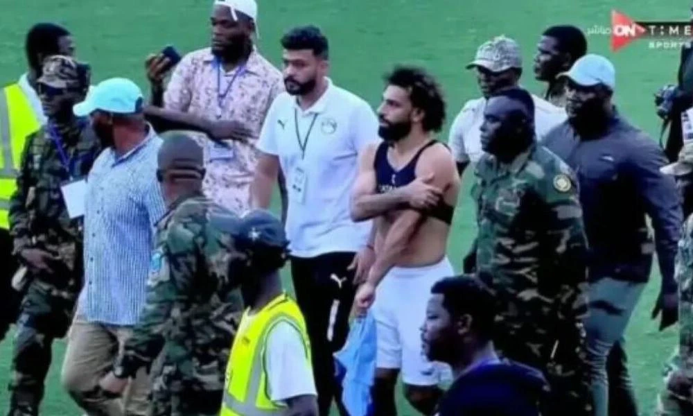 Σκηνή τρόμου βίωσε ο Μοχάμεντ Σαλάχ μετά από επίθεση οπαδών στο γήπεδο (Βίντεο)